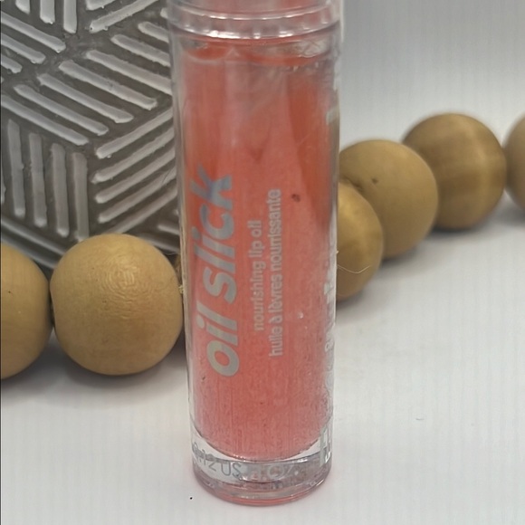 Lottie London Oil Slick Lip Oil - Pink -Peachy Cheeks - Picture 4 of 6